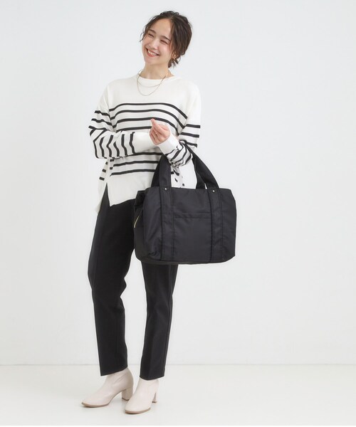 SHOO・LA・RUE(シューラルー)の「【撥水】両あおりビッグトートバッグ【2WAY】(トートバッグ・レディース・ブラック/ナチュラル・00)」の4枚目の写真