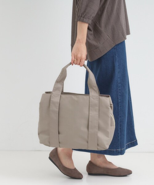SHOO・LA・RUE(シューラルー)の「【撥水】両あおりビッグトートバッグ【2WAY】(トートバッグ・レディース・ブラック/ナチュラル・00)」の5枚目の写真