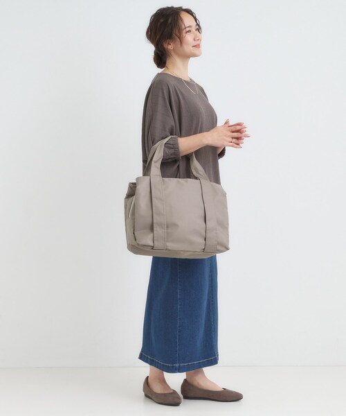 SHOO・LA・RUE(シューラルー)の「【撥水】両あおりビッグトートバッグ【2WAY】(トートバッグ・レディース・ブラック/ナチュラル・00)」の6枚目の写真