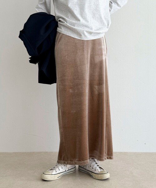 fredy emue（フレディエミュ）の「ベロアタイトスカート（スカート・レディース・ベージュ/グレー・38/36）」の2枚目の写真