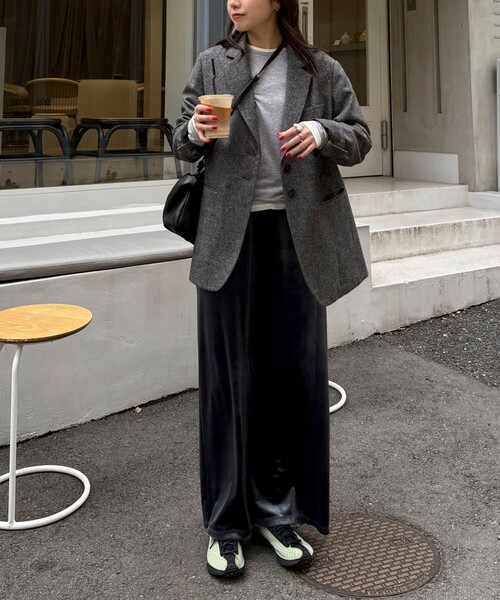 fredy emue（フレディエミュ）の「ベロアタイトスカート（スカート・レディース・ベージュ/グレー・38/36）」の3枚目の写真