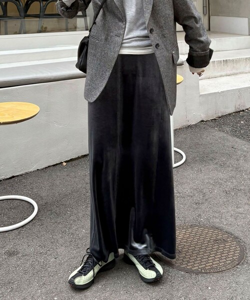 fredy emue（フレディエミュ）の「ベロアタイトスカート（スカート・レディース・ベージュ/グレー・38/36）」の5枚目の写真