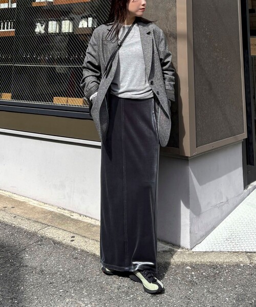 fredy emue（フレディエミュ）の「ベロアタイトスカート（スカート・レディース・ベージュ/グレー・38/36）」の6枚目の写真