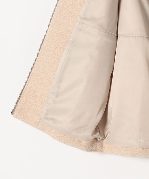 quaranciel(カランシエル)の「quaranciel: ノーカラー パイピング ジップ コート(ノーカラーコート・レディース・ベージュ/ブラック・ONE SIZE)」の4枚目の写真