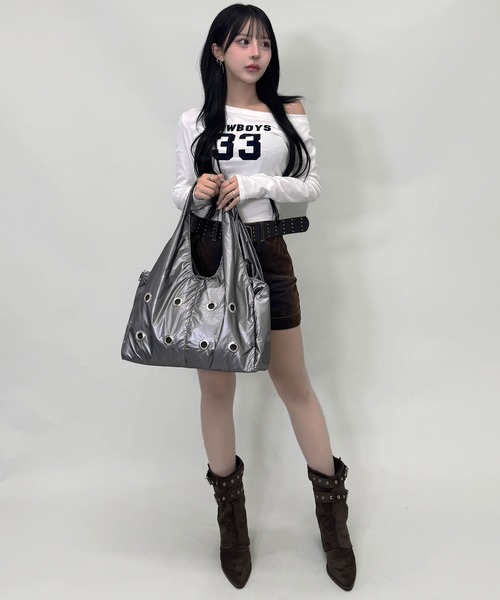 FOLLOWIN(フォロウィン)の「A4収納可/韓国ストリートメタリックアイレットバッグ(ショルダーバッグ・レディース・グレー/ブラック・FREE)」の13枚目の写真