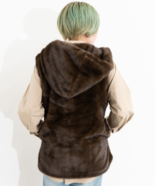 MIDVEIN（ミッドヴェイン）の「ECO FUR VEST（その他アウター・レディース・ブラウン/ブラック/ベージュ・FREE）」の12枚目の写真