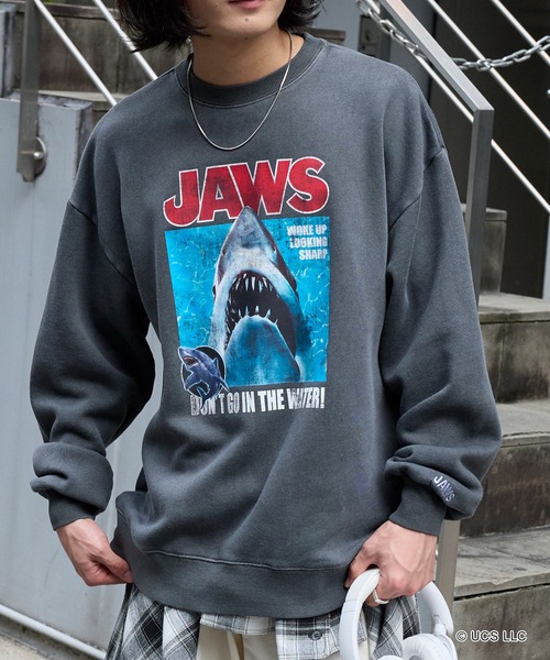 MONO-MART(モノマート)の「【BACK TO THE FUTURE / JAWS 】別注 バック・トゥ・ザ・フューチャー ジョーズ ピグメント加工 ヴィンテージライク ビッグシルエット スウェット プルオーバー(スウェット・レディース・オートミール/ブラック/グレー系/ブラック系/ネイビー・M/L)」の3枚目の写真