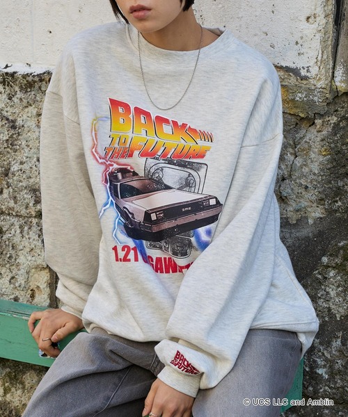MONO-MART(モノマート)の「【BACK TO THE FUTURE / JAWS 】別注 バック・トゥ・ザ・フューチャー ジョーズ ピグメント加工 ヴィンテージライク ビッグシルエット スウェット プルオーバー(スウェット・レディース・オートミール/ブラック/グレー系/ブラック系/ネイビー・M/L)」の2枚目の写真