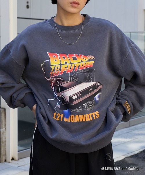 MONO-MART(モノマート)の「【BACK TO THE FUTURE / JAWS 】別注 バック・トゥ・ザ・フューチャー ジョーズ ピグメント加工 ヴィンテージライク ビッグシルエット スウェット プルオーバー(スウェット・レディース・オートミール/ブラック/グレー系/ブラック系/ネイビー・M/L)」の5枚目の写真