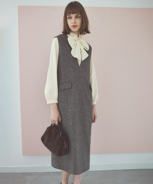 STRAWBERRY-FIELDS(ストロベリーフィールズ)の「ホームスパンラメツイード_Vネックジャンパースカート(ジャンパースカート・レディース・ブラック/ライトグレー/ダークブラウン・2)」の2枚目の写真