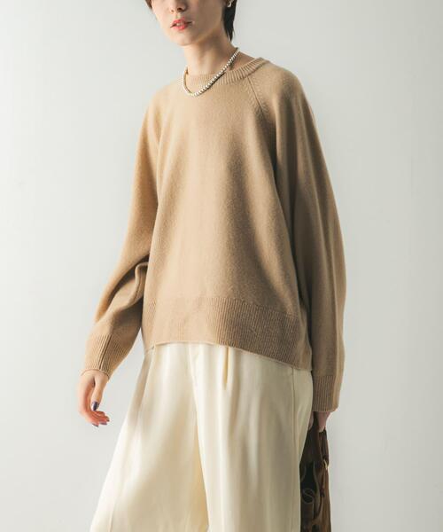 URBAN RESEARCH(アーバンリサーチ)の「カシミヤ強縮クルーネックニット(ニット/セーター・レディース・ベージュ/ライトグレー/チャコールグレー/レッド・FREE)」の1枚目の写真