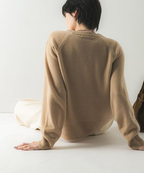 URBAN RESEARCH(アーバンリサーチ)の「カシミヤ強縮クルーネックニット(ニット/セーター・レディース・ベージュ/ライトグレー/チャコールグレー/レッド・FREE)」の16枚目の写真