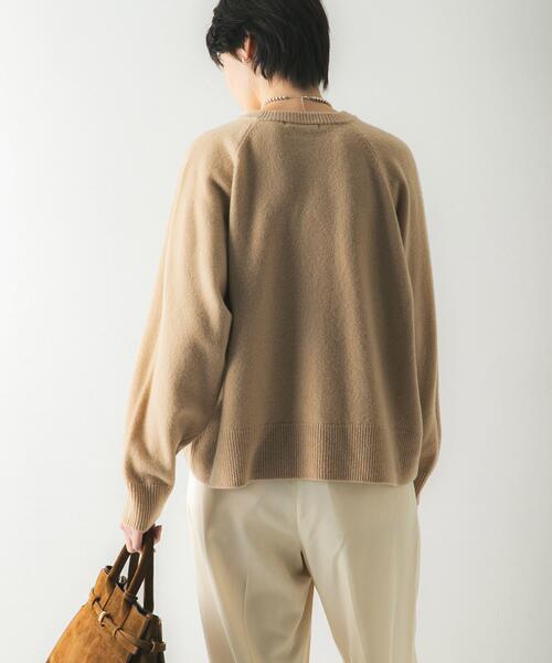 URBAN RESEARCH(アーバンリサーチ)の「カシミヤ強縮クルーネックニット(ニット/セーター・レディース・ベージュ/ライトグレー/チャコールグレー/レッド・FREE)」の18枚目の写真