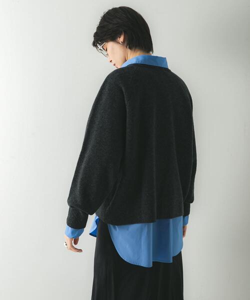 URBAN RESEARCH（アーバンリサーチ）の「カシミヤ強縮クルーネックニット（ニット/セーター・レディース・ベージュ/ライトグレー/チャコールグレー/レッド・FREE）」の7枚目の写真