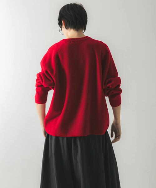 URBAN RESEARCH(アーバンリサーチ)の「カシミヤ強縮クルーネックニット(ニット/セーター・レディース・ベージュ/ライトグレー/チャコールグレー/レッド・FREE)」の7枚目の写真