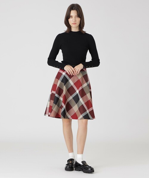 BLUE LABEL CRESTBRIDGE（ブルーレーベルクレストブリッジ）の「【一部店舗限定】クレストブリッジチェックフレアスカート（スカート・レディース・レッド/ベージュ系その他・36/40/38）」の3枚目の写真