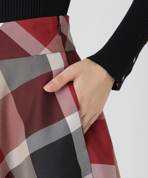 BLUE LABEL CRESTBRIDGE（ブルーレーベルクレストブリッジ）の「【一部店舗限定】クレストブリッジチェックフレアスカート（スカート・レディース・レッド/ベージュ系その他・36/40/38）」の8枚目の写真