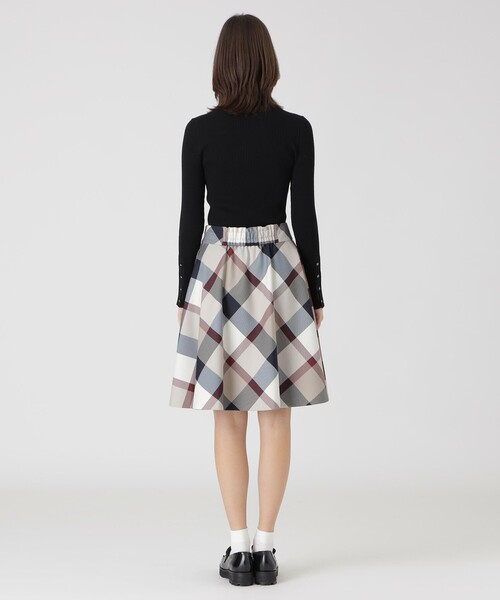 BLUE LABEL CRESTBRIDGE（ブルーレーベルクレストブリッジ）の「【一部店舗限定】クレストブリッジチェックフレアスカート（スカート・レディース・レッド/ベージュ系その他・36/40/38）」の12枚目の写真