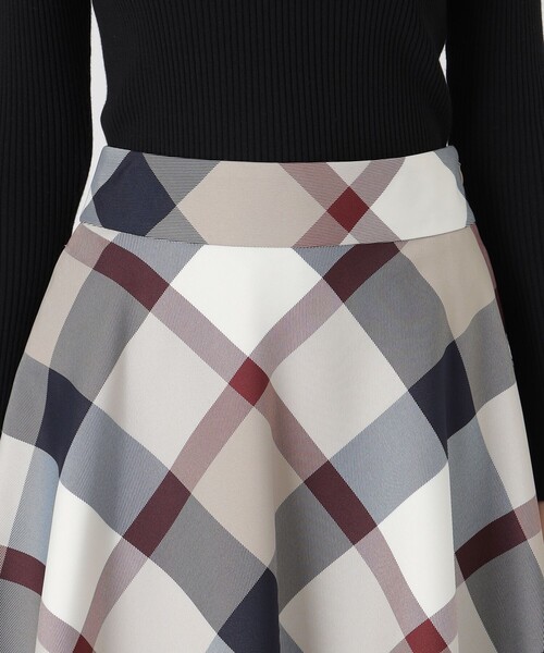 BLUE LABEL CRESTBRIDGE（ブルーレーベルクレストブリッジ）の「【一部店舗限定】クレストブリッジチェックフレアスカート（スカート・レディース・レッド/ベージュ系その他・36/40/38）」の13枚目の写真