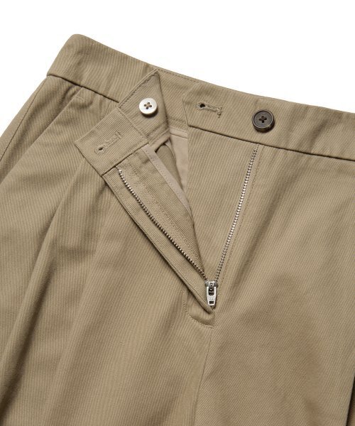 MUSINSA STANDARD WOMAN（ムシンサスタンダードウーマン）の「ウィメンズツーピンタックワイドチノパンツ[ベージュ]（その他パンツ・レディース・その他・24/25/29/28/27/26/30）」の3枚目の写真