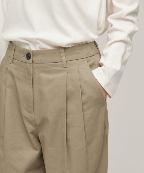MUSINSA STANDARD WOMAN（ムシンサスタンダードウーマン）の「ウィメンズツーピンタックワイドチノパンツ[ベージュ]（その他パンツ・レディース・その他・24/25/29/28/27/26/30）」の4枚目の写真