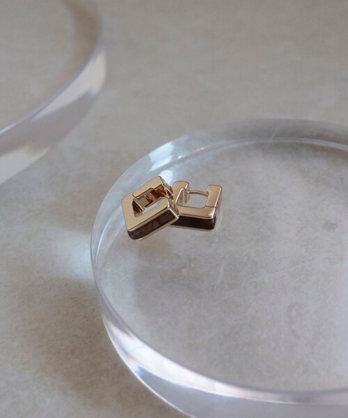 fredy emue（フレディエミュ）の「スクエアワンタッチピアス（ピアス（両耳用）・レディース・ベージュ/ブラウン・FREE）」の9枚目の写真