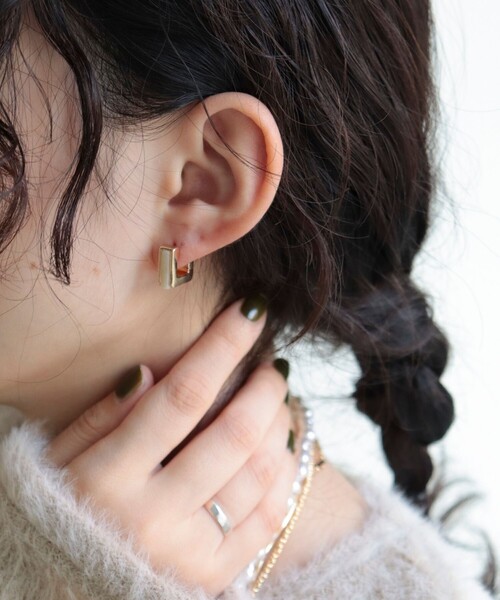 fredy emue（フレディエミュ）の「スクエアワンタッチピアス（ピアス（両耳用）・レディース・ベージュ/ブラウン・FREE）」の7枚目の写真