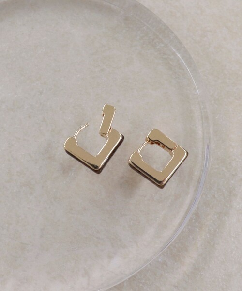 fredy emue（フレディエミュ）の「スクエアワンタッチピアス（ピアス（両耳用）・レディース・ベージュ/ブラウン・FREE）」の4枚目の写真