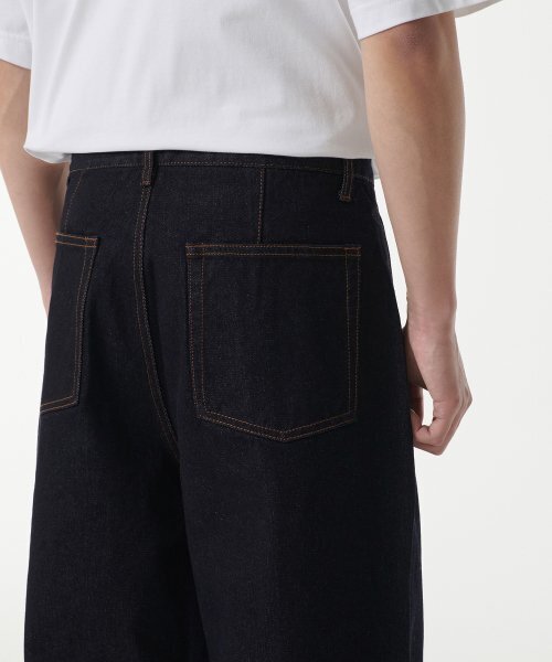MUSINSA STANDARD（ムシンサスタンダード）の「ディープタックワイドデニムパンツ [ディープインディゴ]（デニムパンツ・メンズ・その他・36/34/28/29/32/30/31/33/26/27/38）」の6枚目の写真