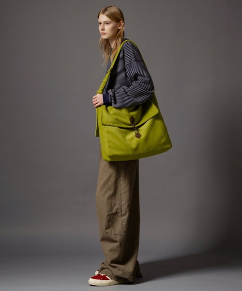 CIVVY.（シヴィ―）の「Felt Shoulder Bag - フェルトショルダーバッグ -（ショルダーバッグ・メンズ・ブラック/グリーン・FREE）」の11枚目の写真