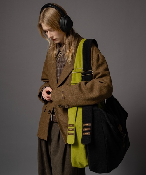 CIVVY.（シヴィ―）の「Felt Shoulder Bag - フェルトショルダーバッグ -（ショルダーバッグ・メンズ・ブラック/グリーン・FREE）」の7枚目の写真