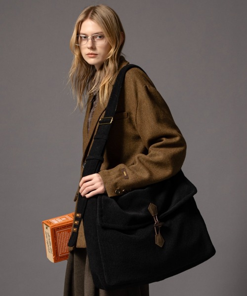 CIVVY.（シヴィ―）の「Felt Shoulder Bag - フェルトショルダーバッグ -（ショルダーバッグ・メンズ・ブラック/グリーン・FREE）」の20枚目の写真