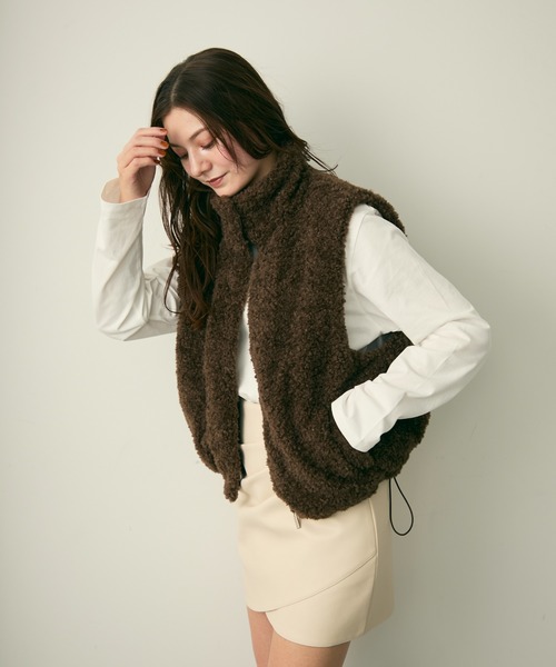 Lunea（ルネア）の「ノースリーブボアジャケット（その他アウター・レディース・アイボリー/ブラウン・FREE）」の5枚目の写真