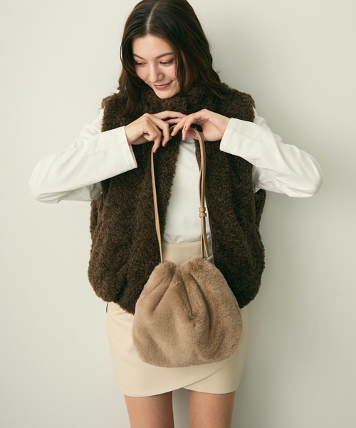 Lunea（ルネア）の「ノースリーブボアジャケット（その他アウター・レディース・アイボリー/ブラウン・FREE）」の3枚目の写真