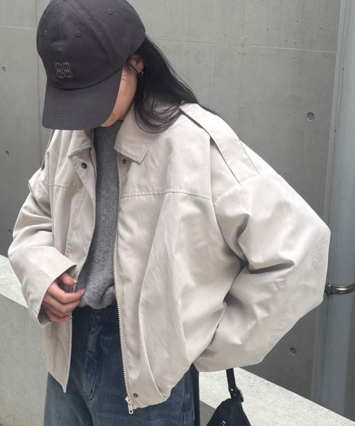 COLONY 2139（コロニートゥーワンスリーナイン）の「ピーチボンバージャケット（ブルゾン・レディース・ベージュ/アイボリー・FREE）」の2枚目の写真