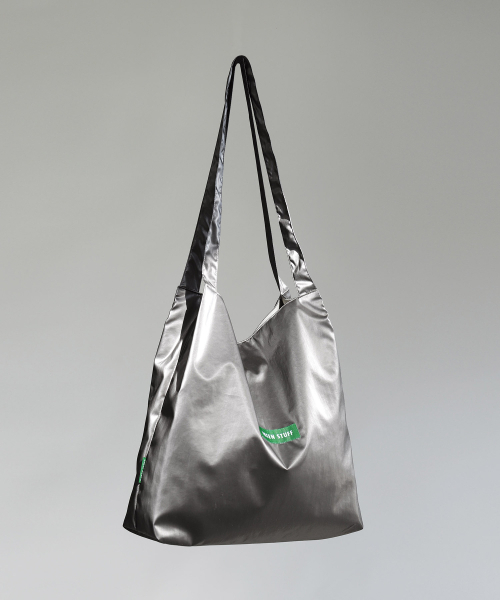 GREEN STUFF(グリーンスタッフ)の「無邪気なパクシーショッパーバッグ53メタリックナイロン - ティタニウムシルバー(ショルダーバッグ・レディース・その他・FREE)」の1枚目の写真