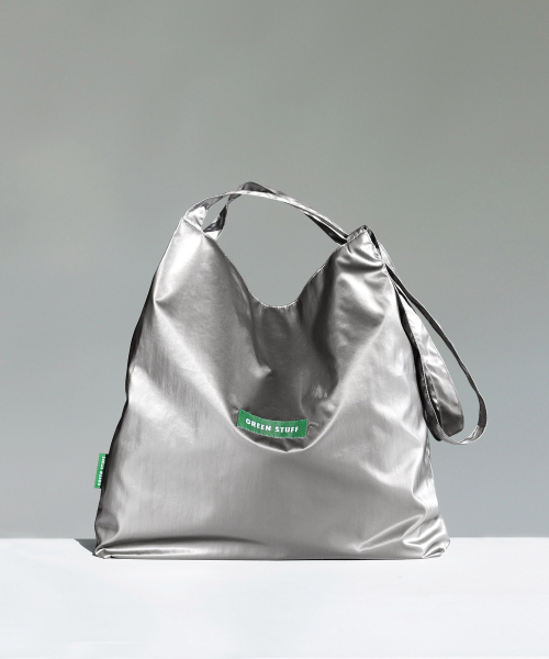 GREEN STUFF(グリーンスタッフ)の「無邪気なパクシーショッパーバッグ53メタリックナイロン - ティタニウムシルバー(ショルダーバッグ・レディース・その他・FREE)」の3枚目の写真