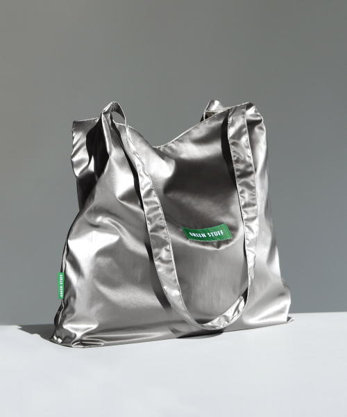 GREEN STUFF(グリーンスタッフ)の「無邪気なパクシーショッパーバッグ53メタリックナイロン - ティタニウムシルバー(ショルダーバッグ・レディース・その他・FREE)」の9枚目の写真