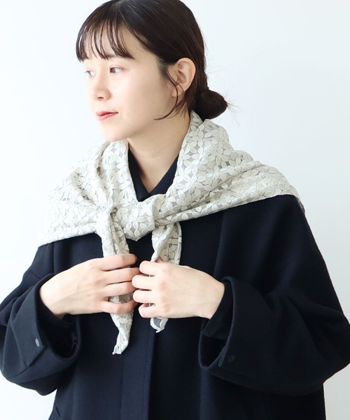 yuni(ユニ )の「四つ葉レーススカーフ(バンダナ/スカーフ・レディース・カーキ・FREE)」の1枚目の写真