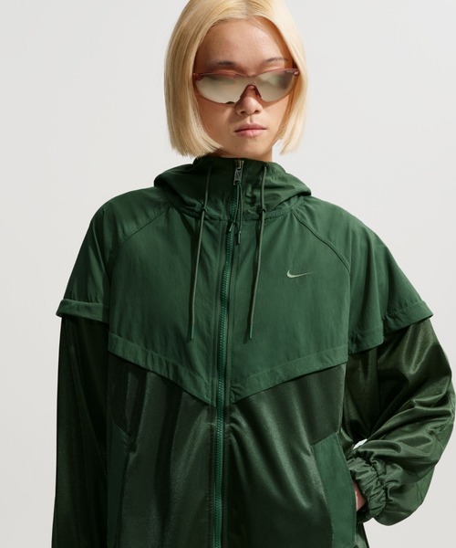NIKE（ナイキ）の「NIKE AS W NSW OS HOODED WR JKT MOD / ナイキ ウィメンズ NSW OS WR フーディ ジャケット MOD 【SP】（その他アウター・レディース・ブラック/グリーン・S/M/L）」の11枚目の写真