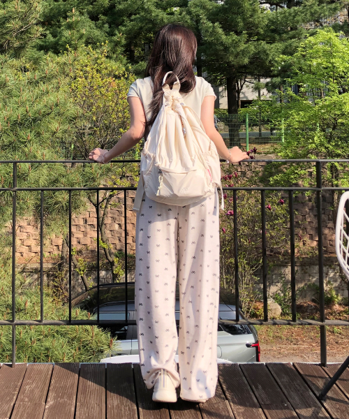 MASMARULEZ（マスマルールズ）の「[INT] Mixed Easy Draw Backpack _ Pure cream（バックパック/リュック・レディース・その他・FREE）」の4枚目の写真