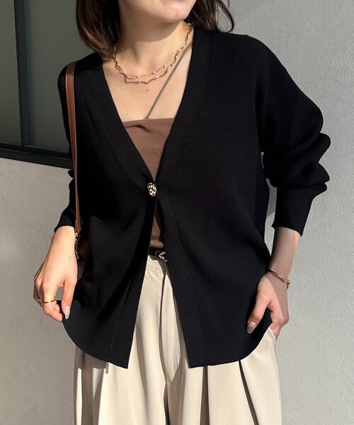 Thevon(ゼボン)の「ニュアンスボタンリブニットカーディガン(カーディガン/ボレロ・レディース・オリーブ/ベージュ/ブラック・FREE)」の3枚目の写真