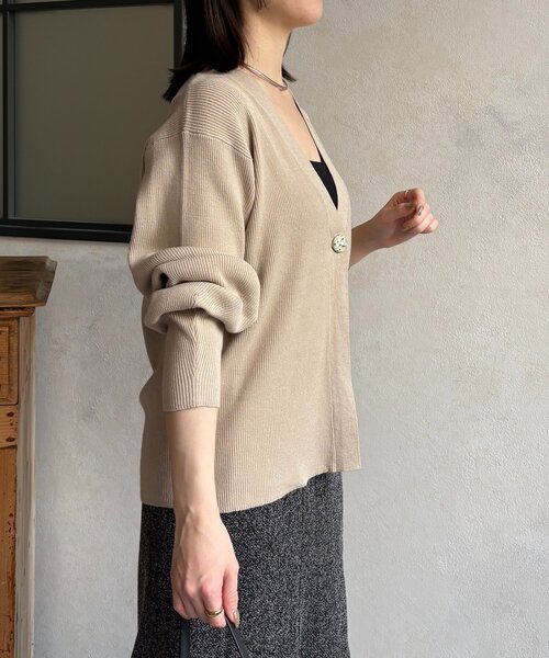 Thevon(ゼボン)の「ニュアンスボタンリブニットカーディガン(カーディガン/ボレロ・レディース・オリーブ/ベージュ/ブラック・FREE)」の7枚目の写真