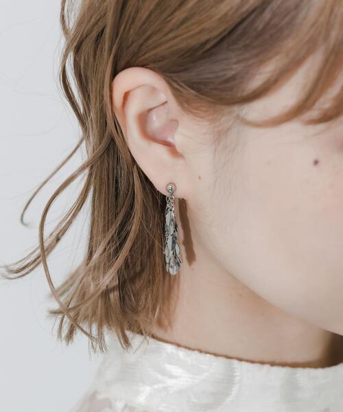 SMELLY(スメリー)の「リーフプレートチェーンピアス(ピアス(両耳用)・レディース・シルバー・-)」の5枚目の写真