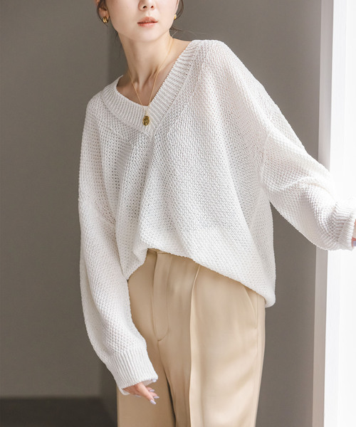 Noble(ノーブル)の「ペーパーヤーンVネック プルオーバー(ニット/セーター・レディース・チャコールグレー/イエロー/ホワイト/ピンク・FREE)」の1枚目の写真