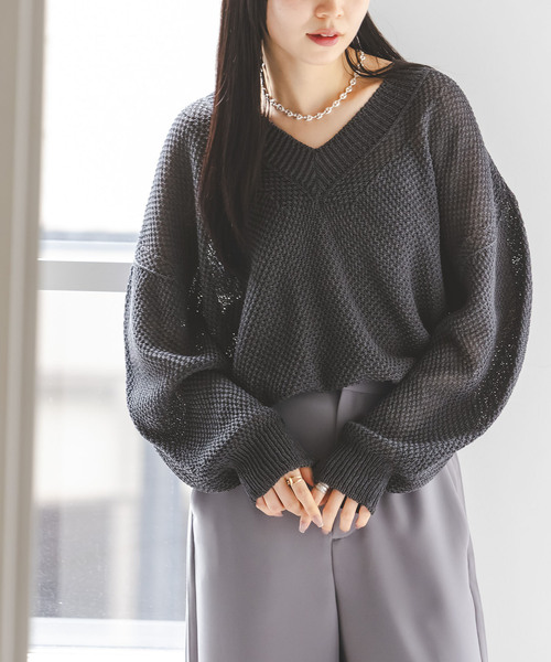 Noble(ノーブル)の「ペーパーヤーンVネック プルオーバー(ニット/セーター・レディース・チャコールグレー/イエロー/ホワイト/ピンク・FREE)」の2枚目の写真