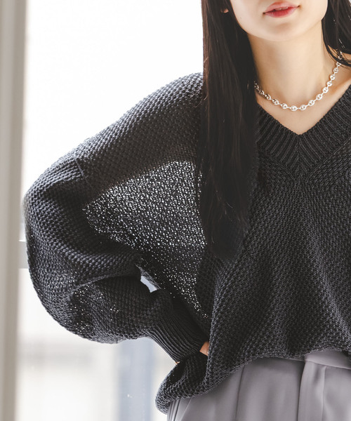 Noble(ノーブル)の「ペーパーヤーンVネック プルオーバー(ニット/セーター・レディース・チャコールグレー/イエロー/ホワイト/ピンク・FREE)」の6枚目の写真