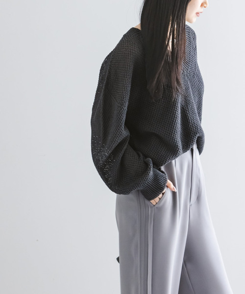 Noble(ノーブル)の「ペーパーヤーンVネック プルオーバー(ニット/セーター・レディース・チャコールグレー/イエロー/ホワイト/ピンク・FREE)」の7枚目の写真