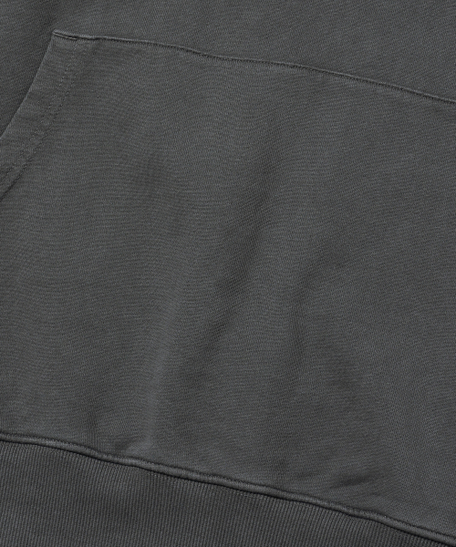 BROWNBREATH(ブラウンブレス)の「PIGMENT TAG HOODIE - CHARCOAL(パーカー・レディース・その他・S/M/L/XL)」の6枚目の写真