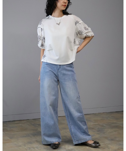 Doumoi(ドゥモエ)の「刺繍ラグランスリーブ プルオーバー(Tシャツ/カットソー・レディース・ブラック/ホワイト・FREE)」の5枚目の写真